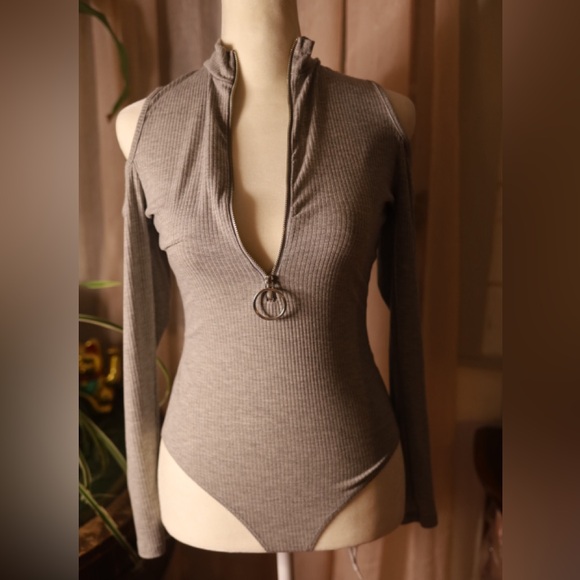 Charlotte Russe Gray Ribbed Bodysuit w/ Cut Out Shoulders - Picture 2 of 6